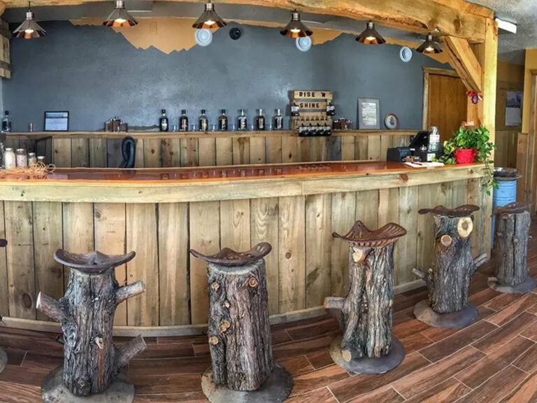 badlands distillery tasting room bar 1 768x576