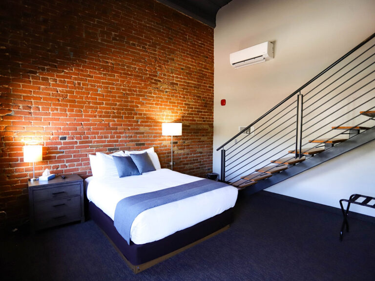 the hotel sturgis queen room 768x576