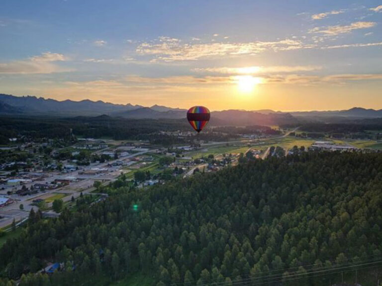 custer chamber of commerce hot air balloon 768x576