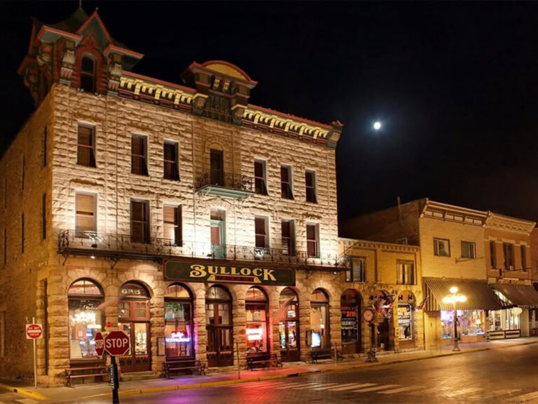historic bullock hotel outside at night 768x576