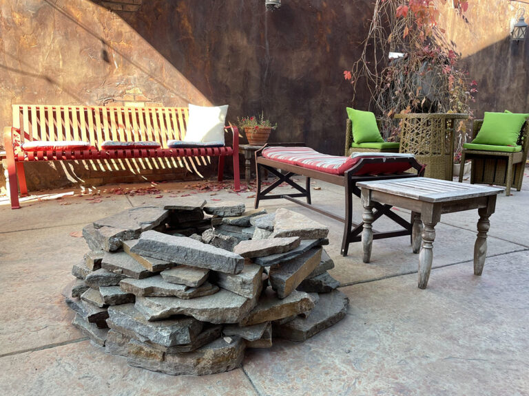 sick n twisted hill city patio 768x576
