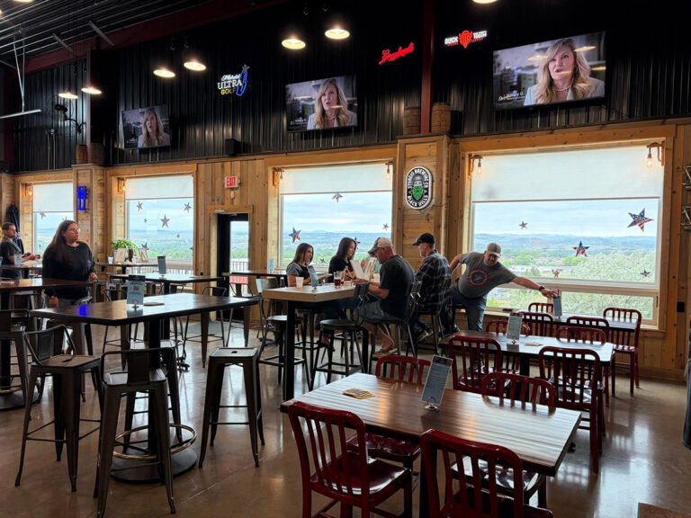 valley taphouse patrons enjoying view 768x576